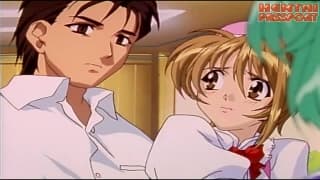 Il baise cette jolie jeune femme frénétiquement