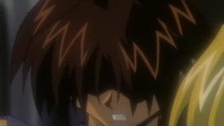 Une blonde s’offre à un combatant !